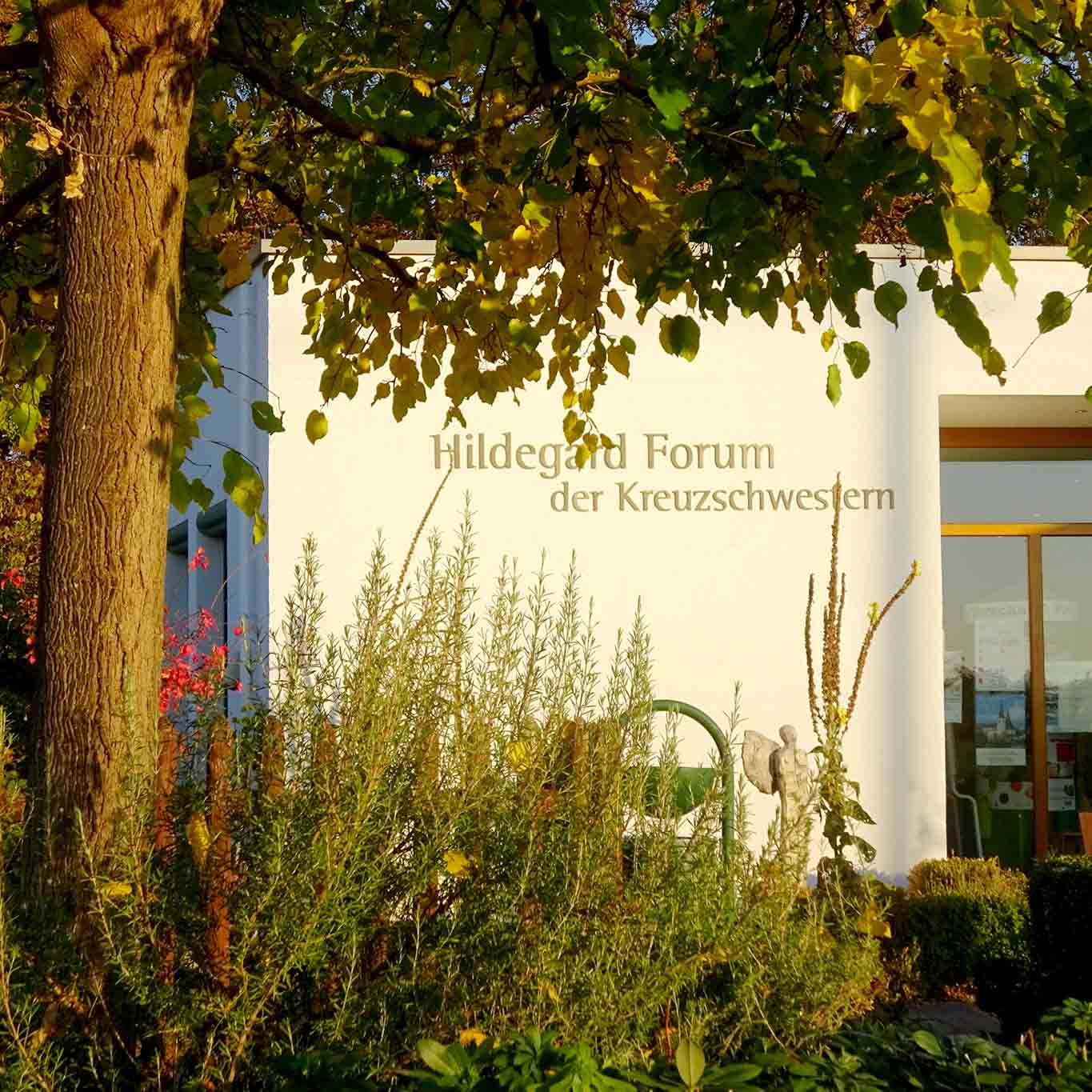 Eingang zum Hildegard Forum der Kreuzschwestern in Bingen am Rhein