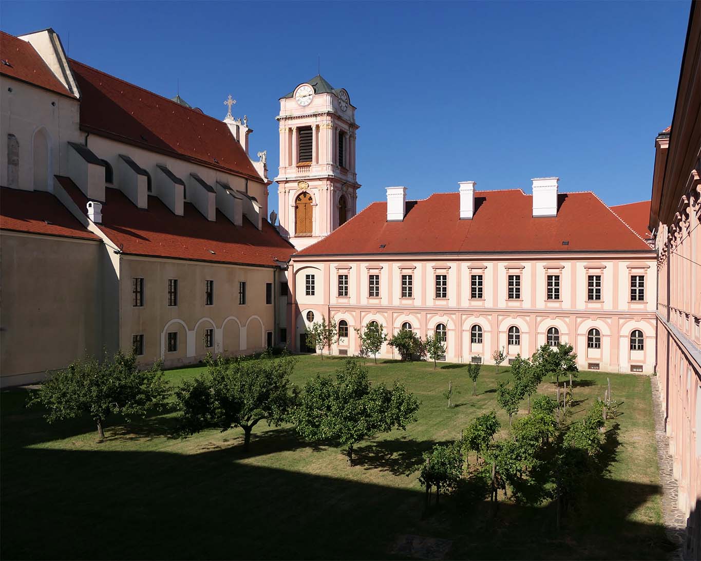 Blick in den Priorgarten des Stifts Göttweig