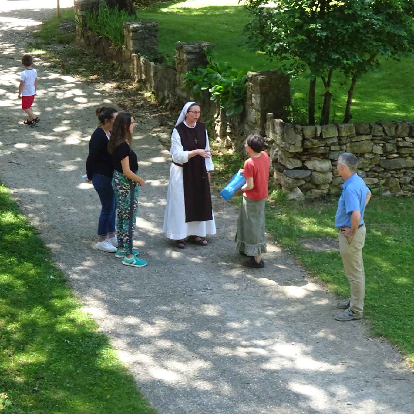Besucher sind stets willkommen in der Abbaye Saint Martin Canigou.