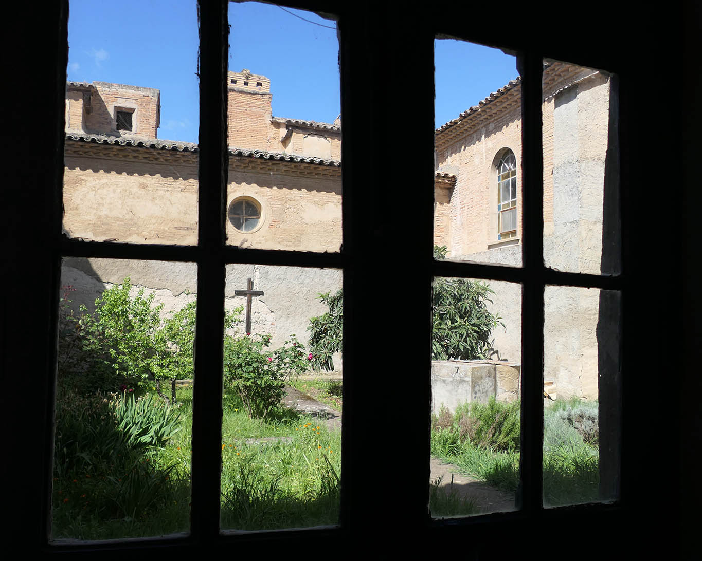 Blick in den Garten einer Zelle der Kartäusermönche.