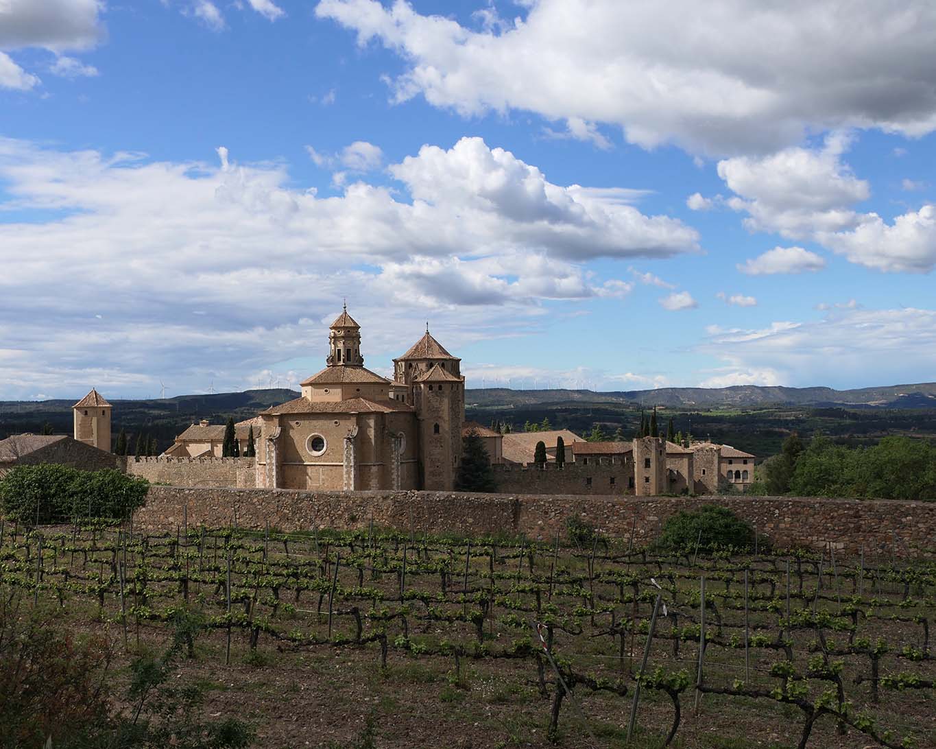 Stolz leuchten die Mauern des katalanischen Zisterzienser-Klosters Reial Monestir de Santa Maria de Poblet seit über 860 Jahren.