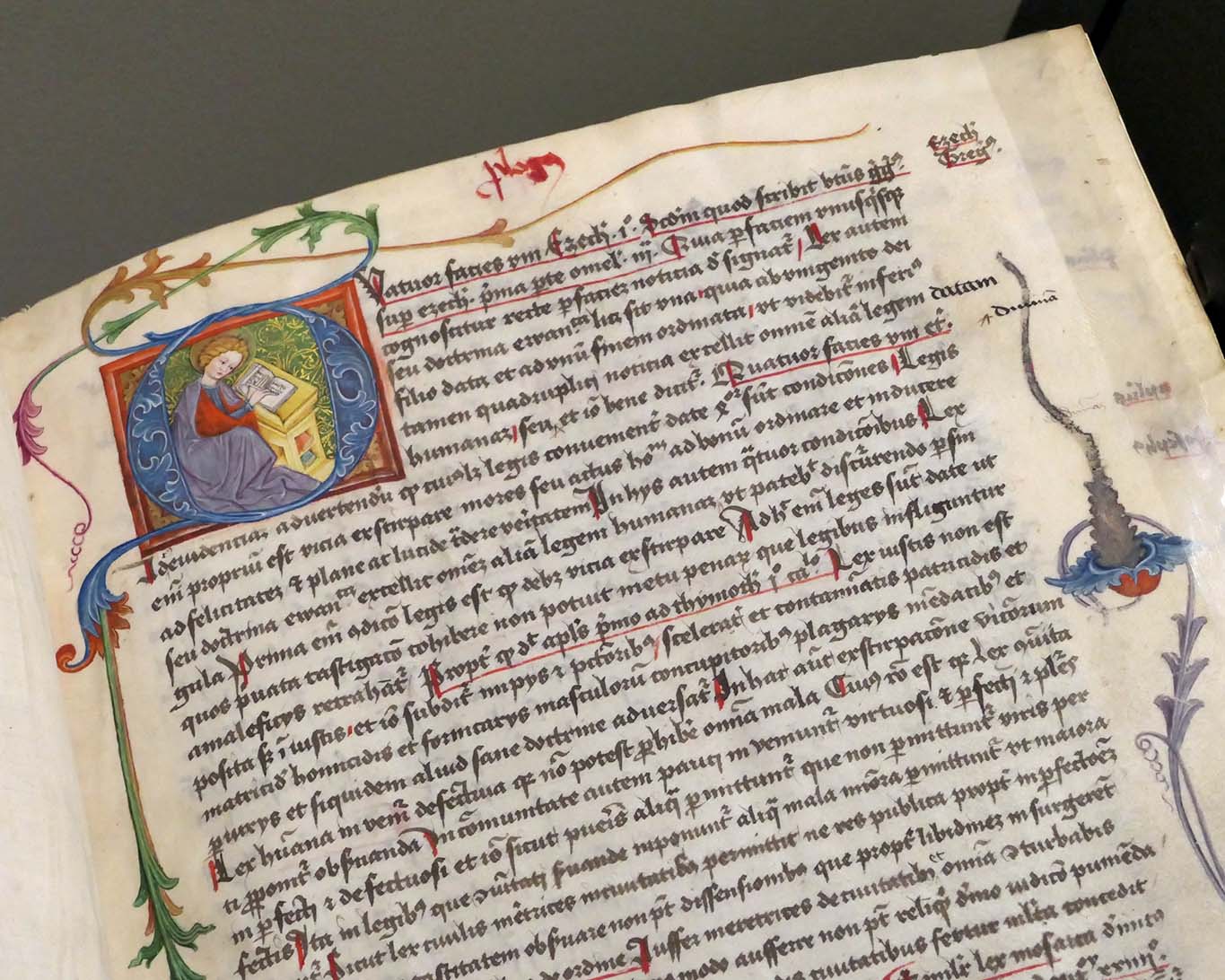 Handgeschriebenes Buch im Museum des Stifts Admont.