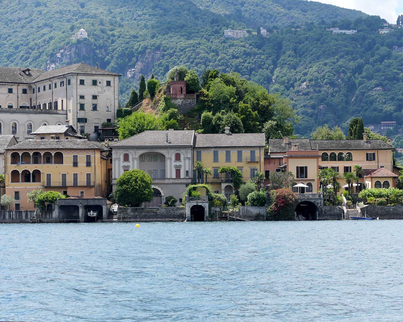 isola san giulio di orta garden front