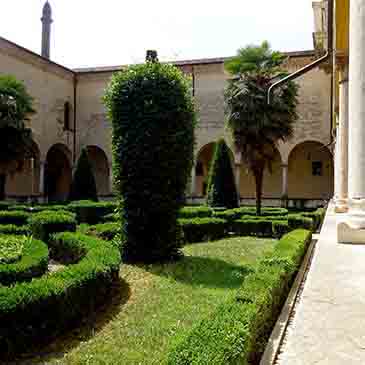 abbazia di praglia blick auf die buchsbaumhecken