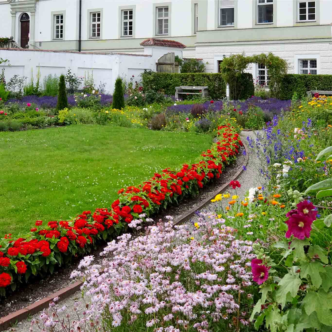 Lustwandeln ist nichts Schlechtes, hört sich nur schlimm an. abtei schaeftlarngartenweg