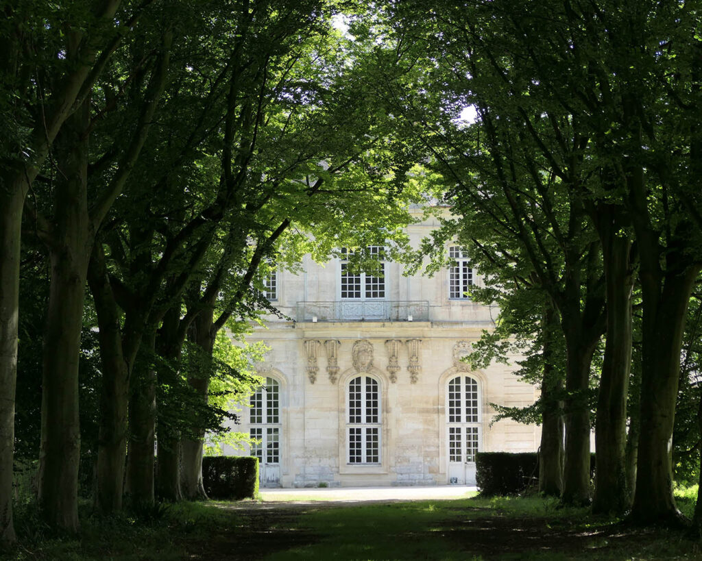 allee facade abbaye notre dame du bec helloiun