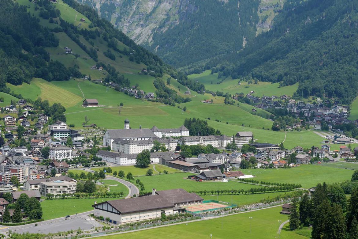 Kloster Engelberg ansicht gesamt flug