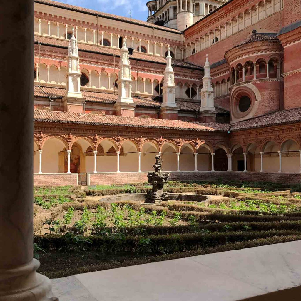 certosa die pavia kleiner kreuzgang Ein typischer Kreuzgarten ist der Innenhof des kleinen Klosters.