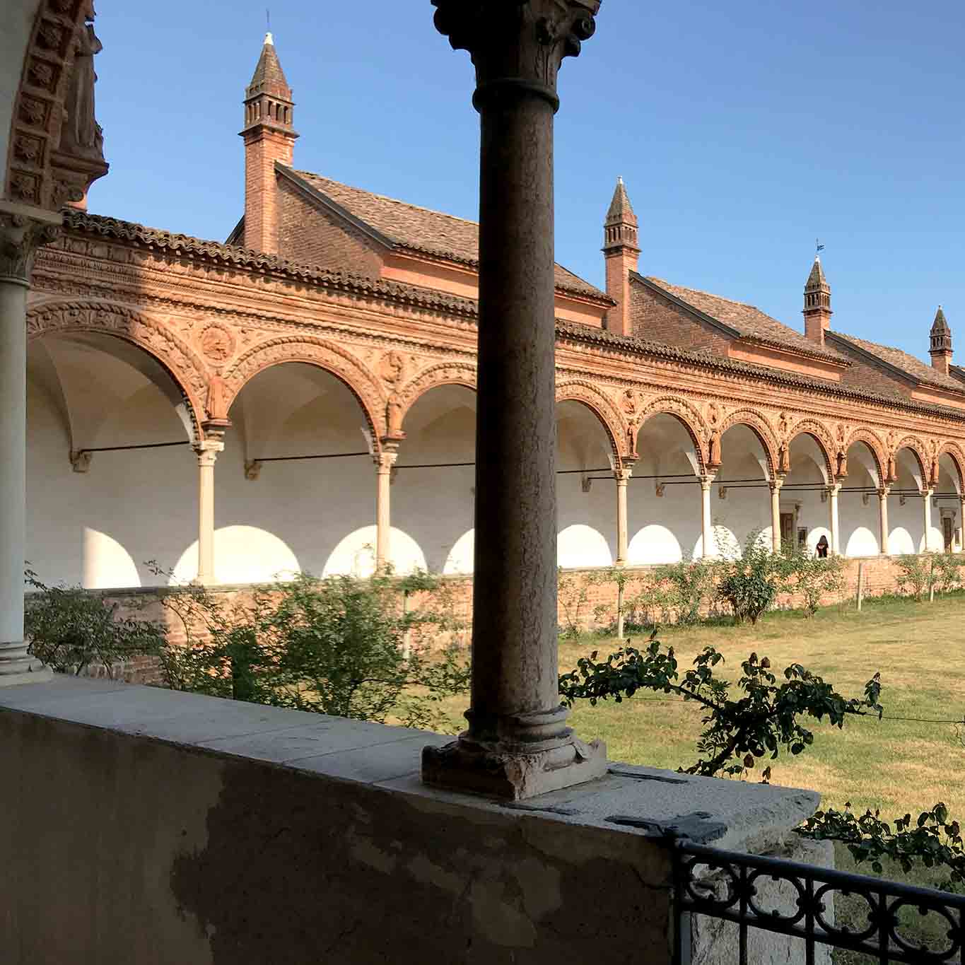 certosa die pavia kleines kloster nordwärts Die Mönche leben in kleinen Kartausen entlang des Kreuzganges.