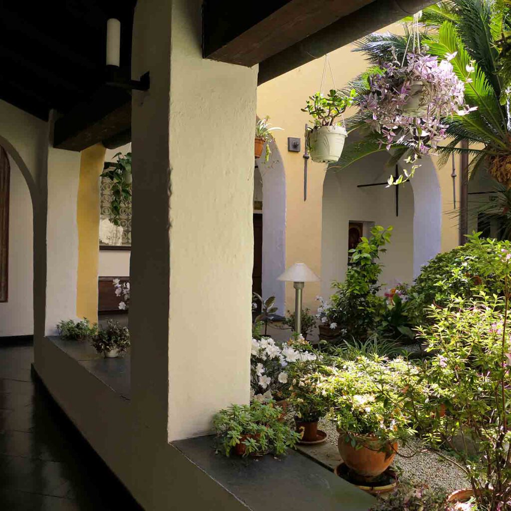 cloister square monterosso convento capuccini im Kreuzgang