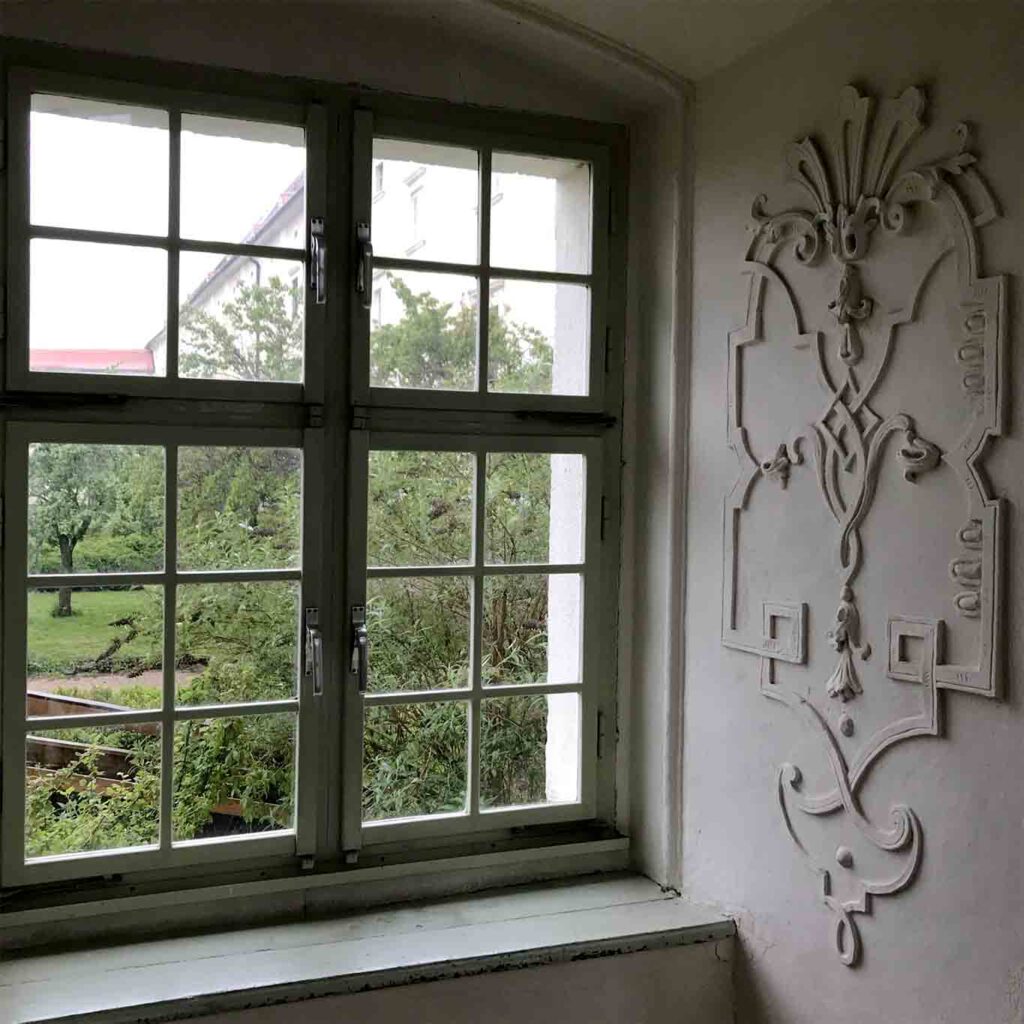 fenster stiftsgarten stuck rechts stift altenburg