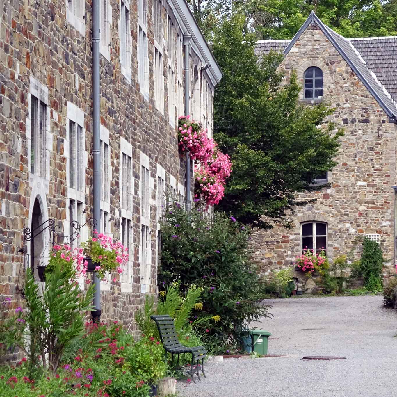 garten innen abbaye du val dieu Blick in den Garten der Abbaye du Val Dieu