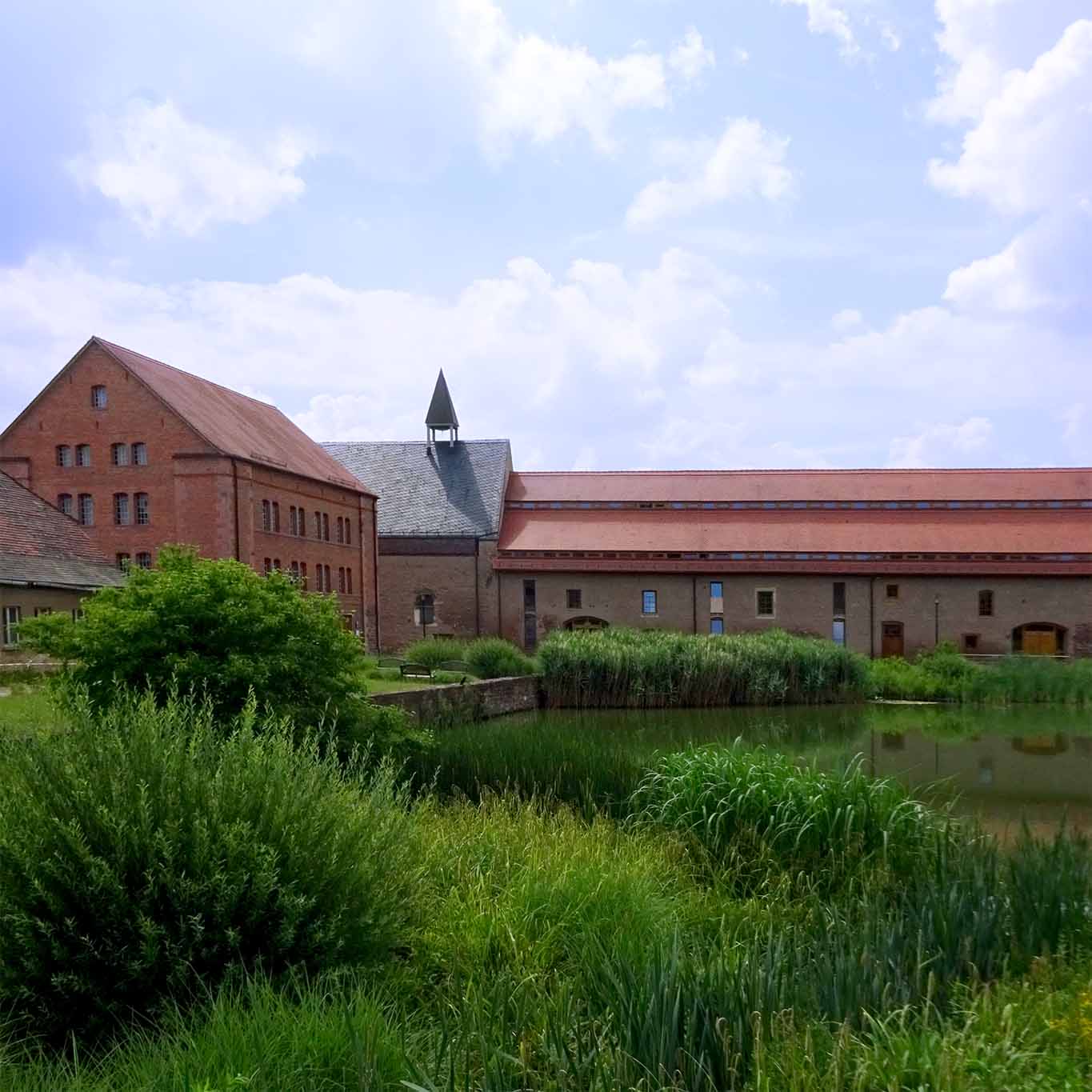 kloster helfta klosterhof mit teich
