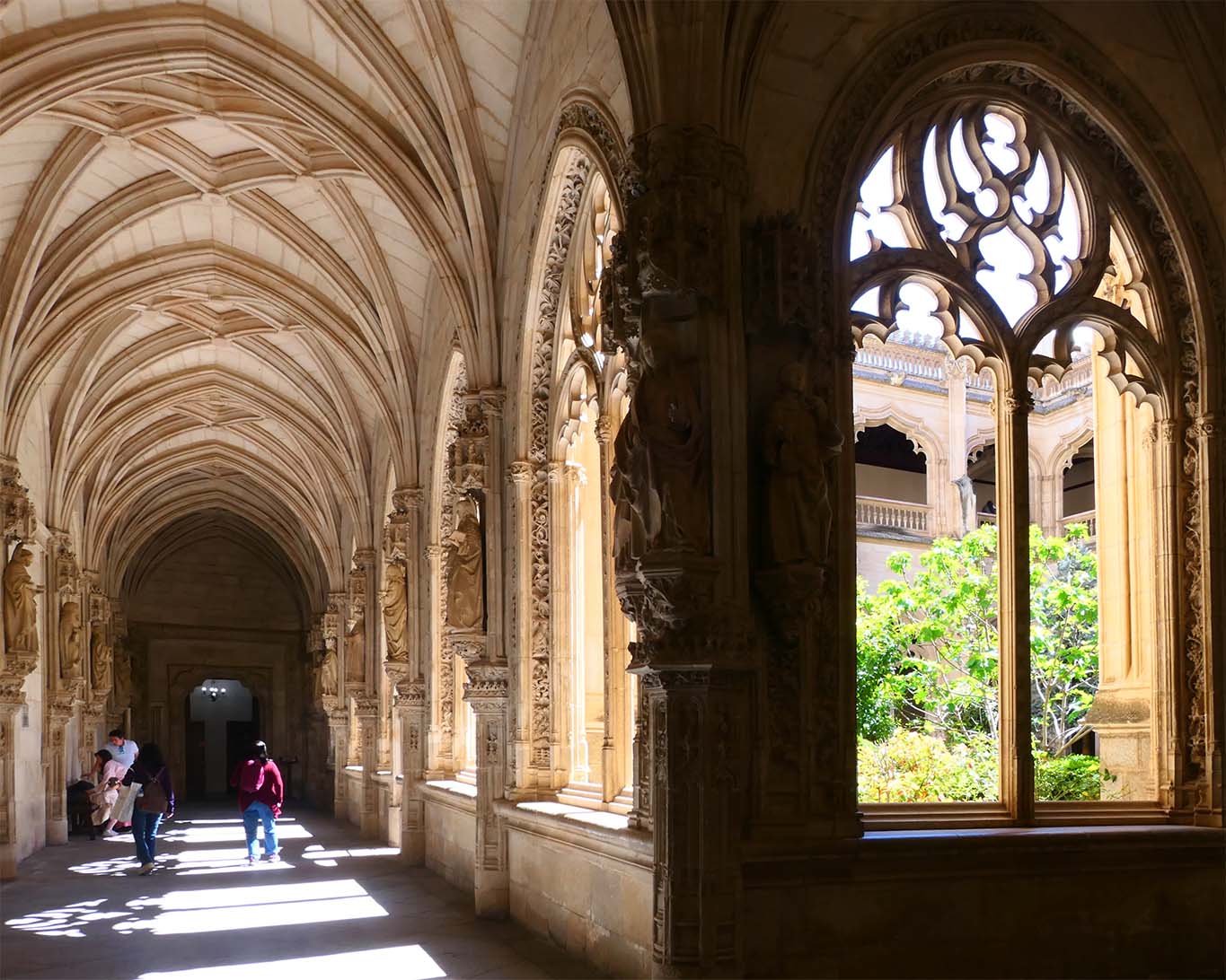 Lustwandeln im lichtdurchflutetem Kreuzgang des Monasterio San Juan de los Reyes