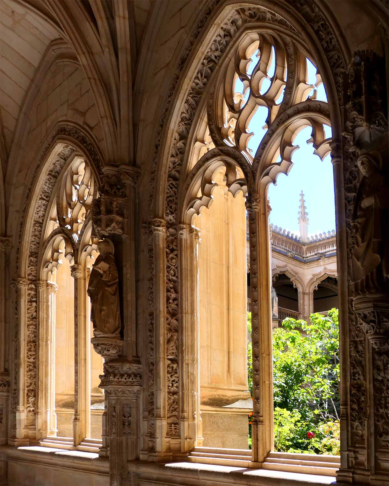 monasterio san juan de los reyes window look two