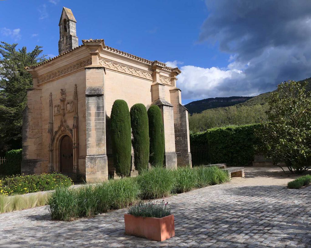 Kapelle vor den Toren des Zisterzienser-Klosters Monestir de Poblet.