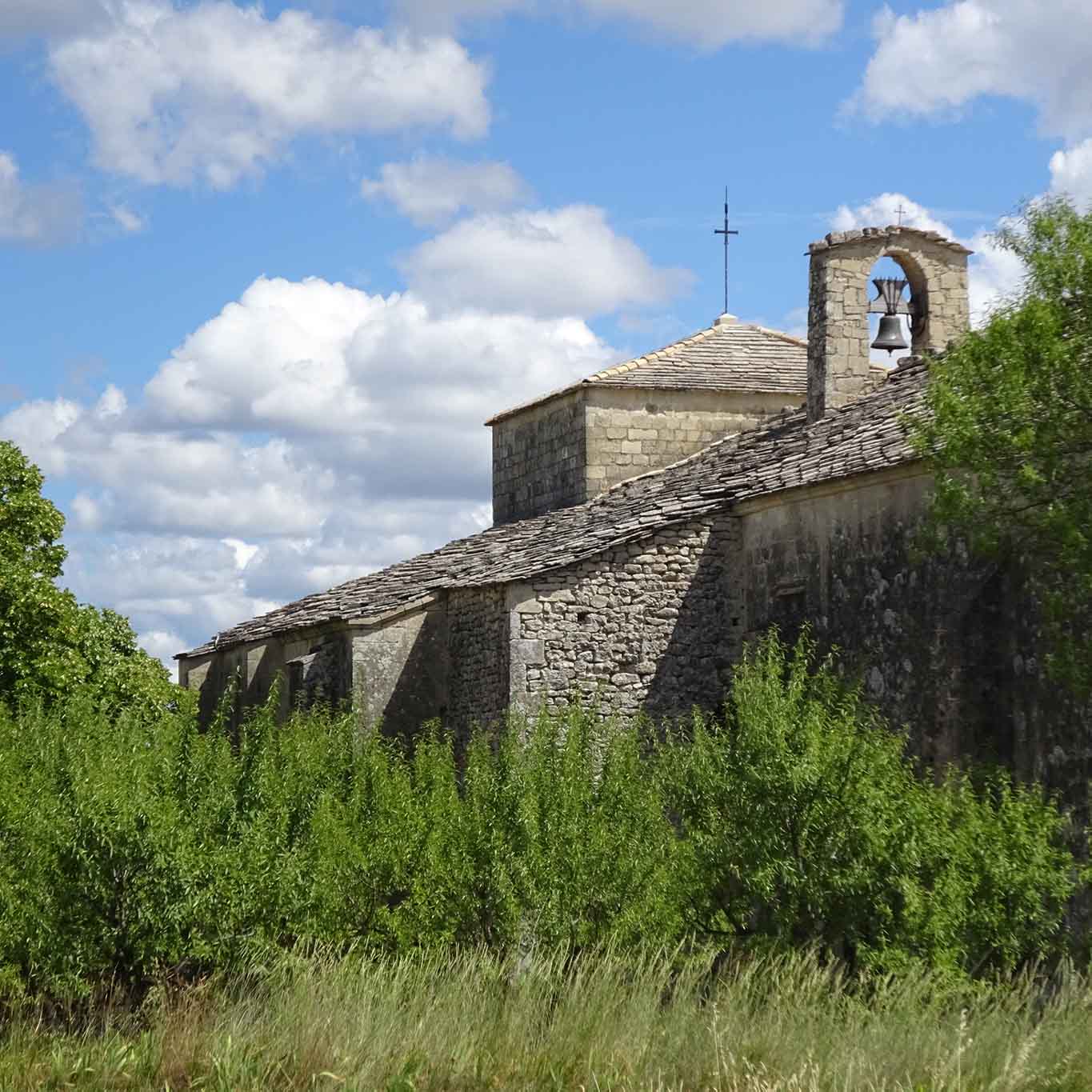 romantisch prieuré de ganagobie Glockenturm der Klosterkirche von Ganagobie