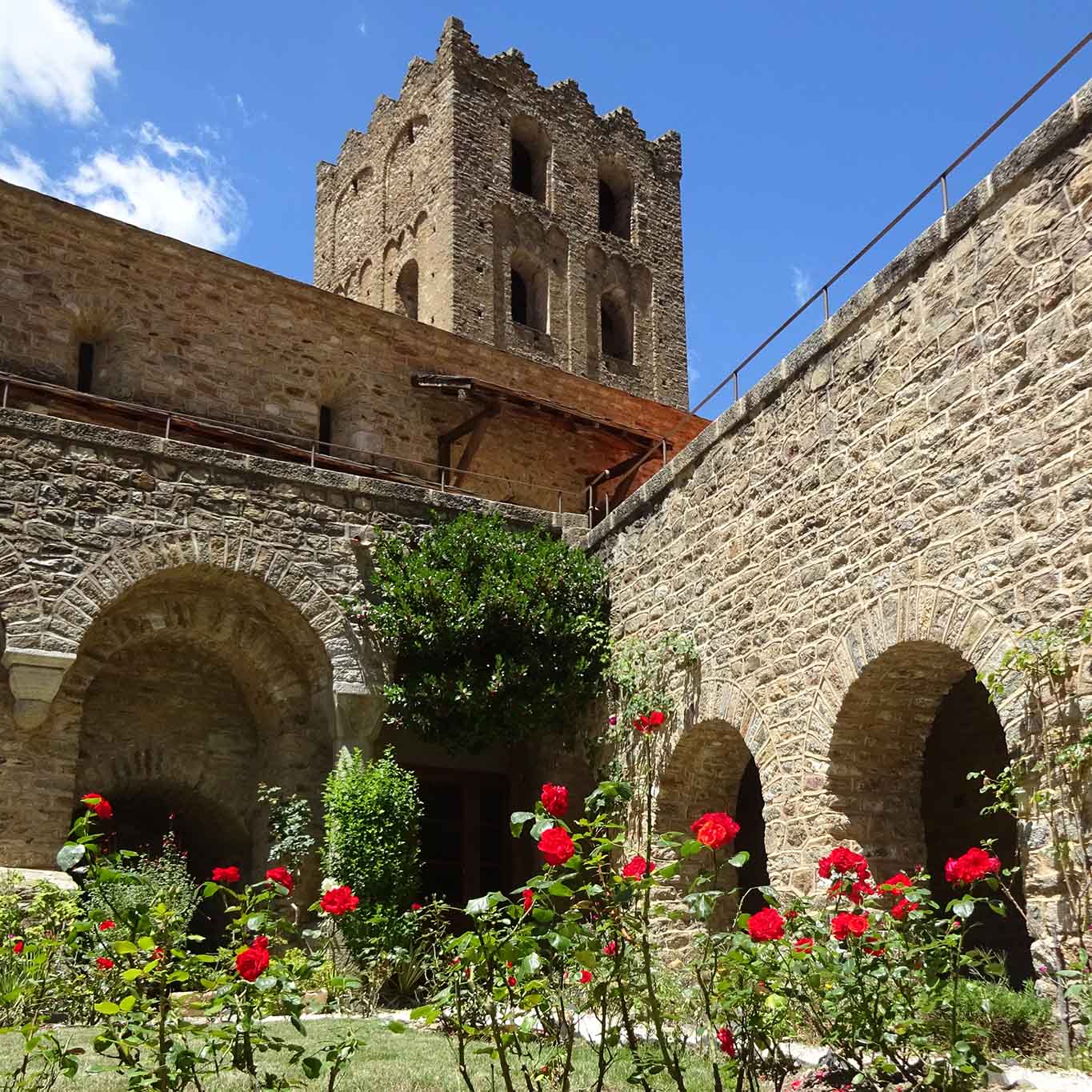 rosen turm abbaye saint martin canigou