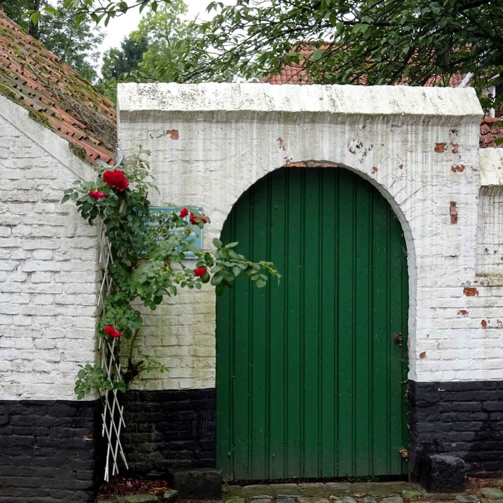 tor mit rosen abdij postel