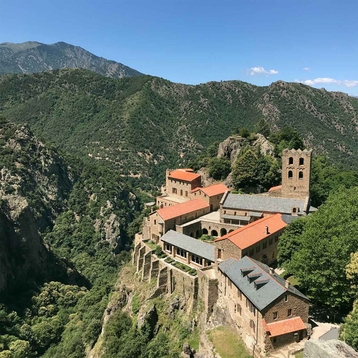 total vogelperspektive abbaye saint martin canigou