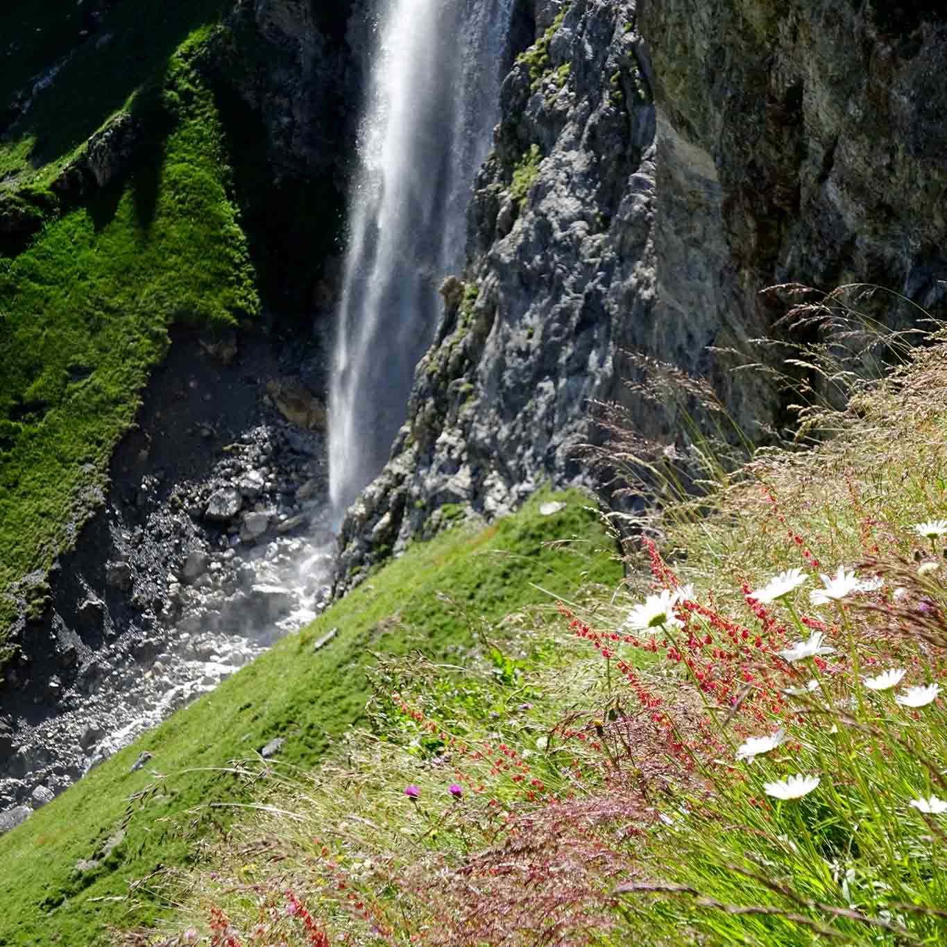 wasserfall benediktiner stift marienberg Im Laufe der Zeiten gräbt sich das Wasser seine Bahn im Gebirge.
