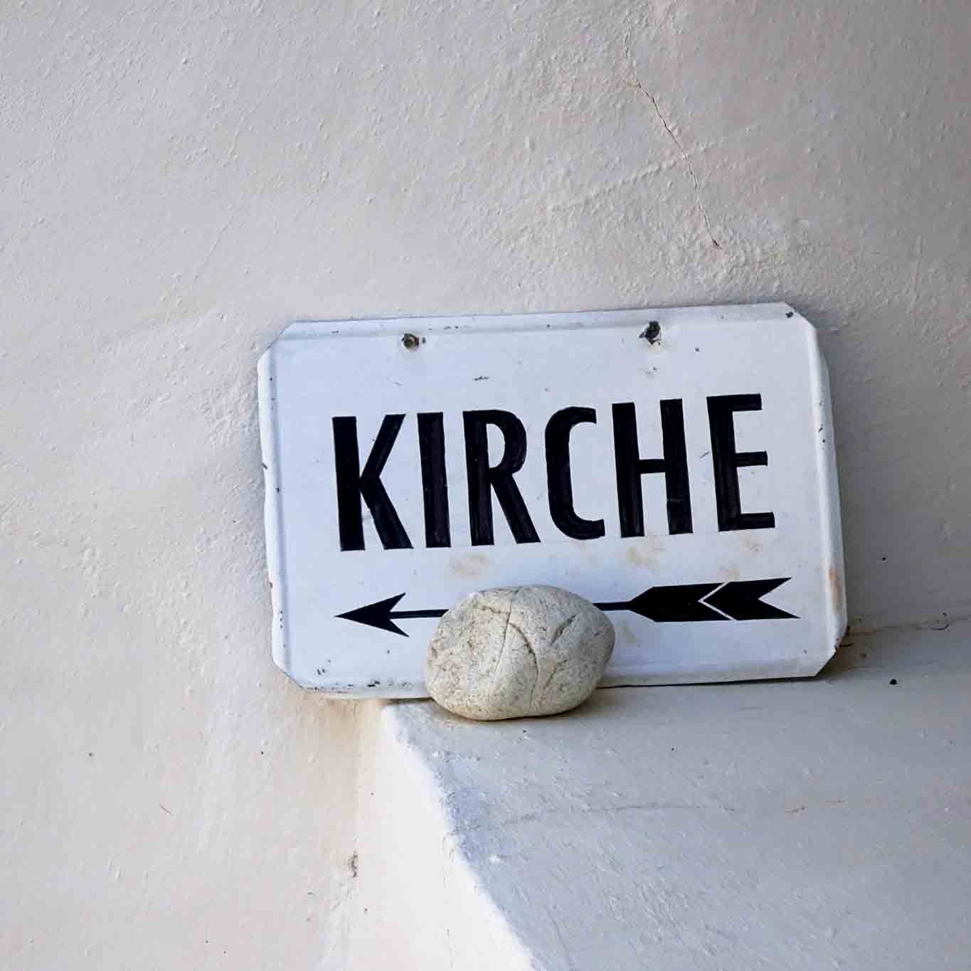 wegweiser benediktiner stift marienberg Manchmal braucht es einen Wegweiser, um auf dem richtigen Weg zu bleiben.