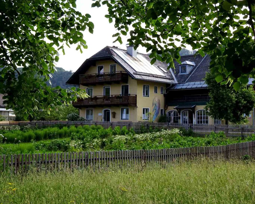 klostergarten gut aich hildegardzentrum Das Hildegardzentrum des Klosters