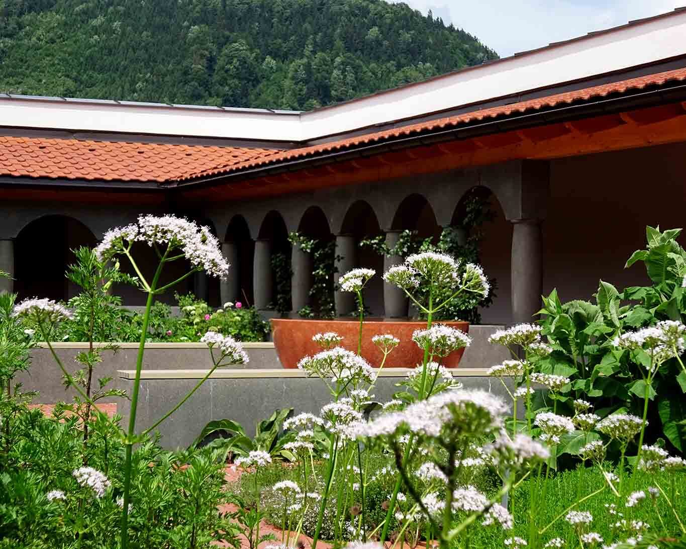 klostergarten gut aich kreuzgang baldrian tk2qgyyl