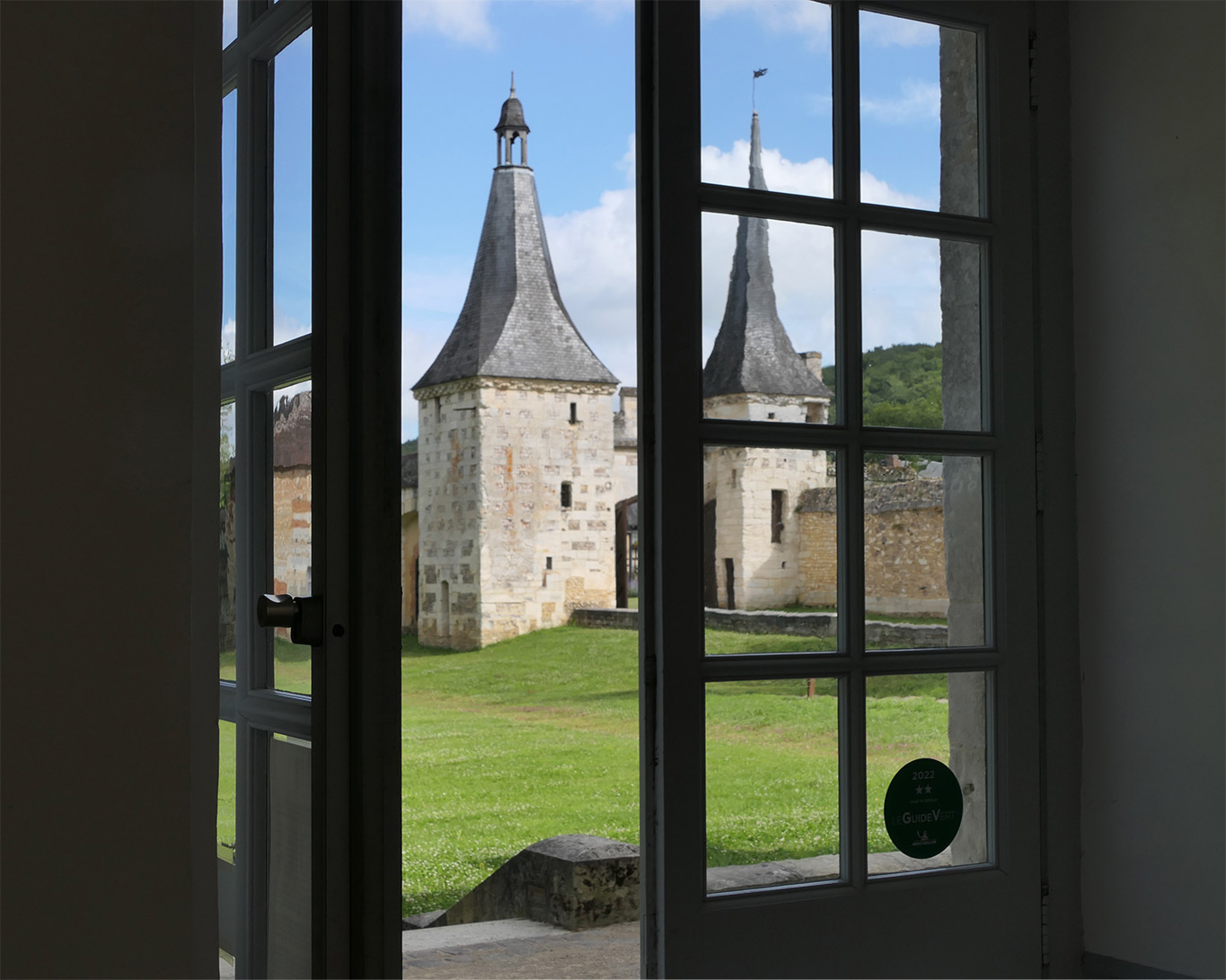 porte vue porte abbaye notre dame du bec helloiun