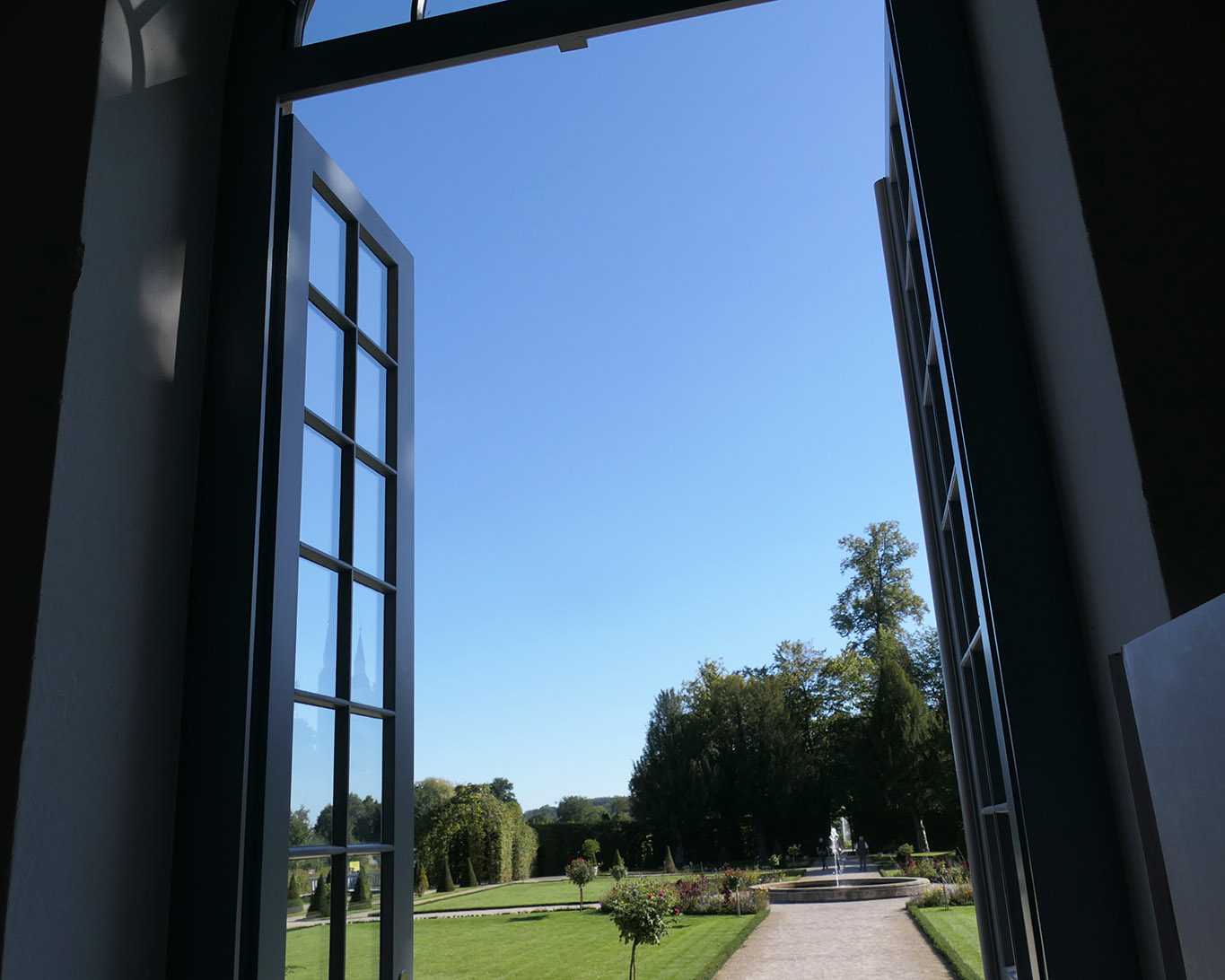 Blick aus der Orangerie in den barocken Klostergarten Neuzelle