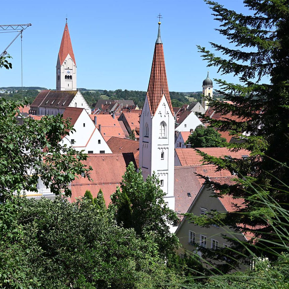 Der Garten des Cresentiaklosters in Kaufbeuren ist ein öffentlicher Garten mit der Einladung zum Gebet.