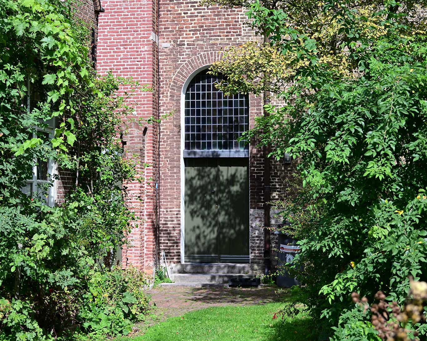 Durch diese Gartentür gelangen die Franziskaner-Mönche vom Kloster in den Kräutergarten.
