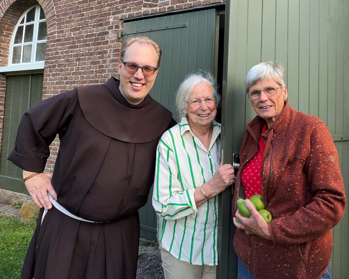 Hof van Lof ist eine Stiftung, die dem Erhalt und Bestand des Klostergartens der Minderbüder von Megen gewidmet ist. Treue und tüchtige Helfer stehen den Franziskanern zur Seite.